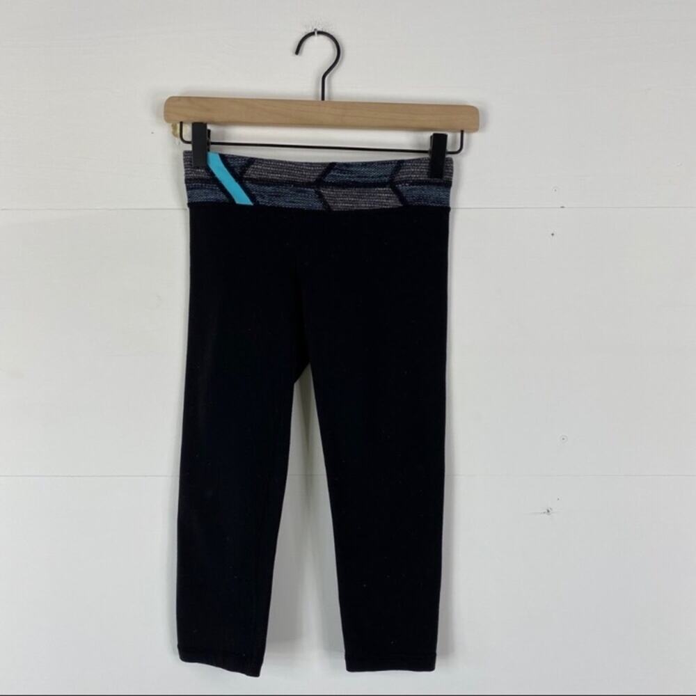 Ivivva Lululemon cropped black leggings with gray waist band